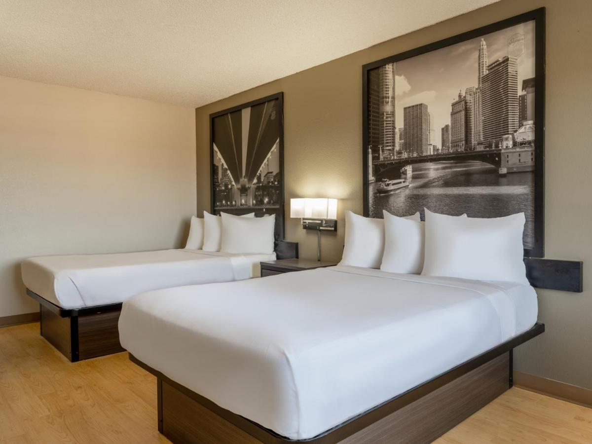Hotel Super 8 By Wyndham Clinton Exterior foto