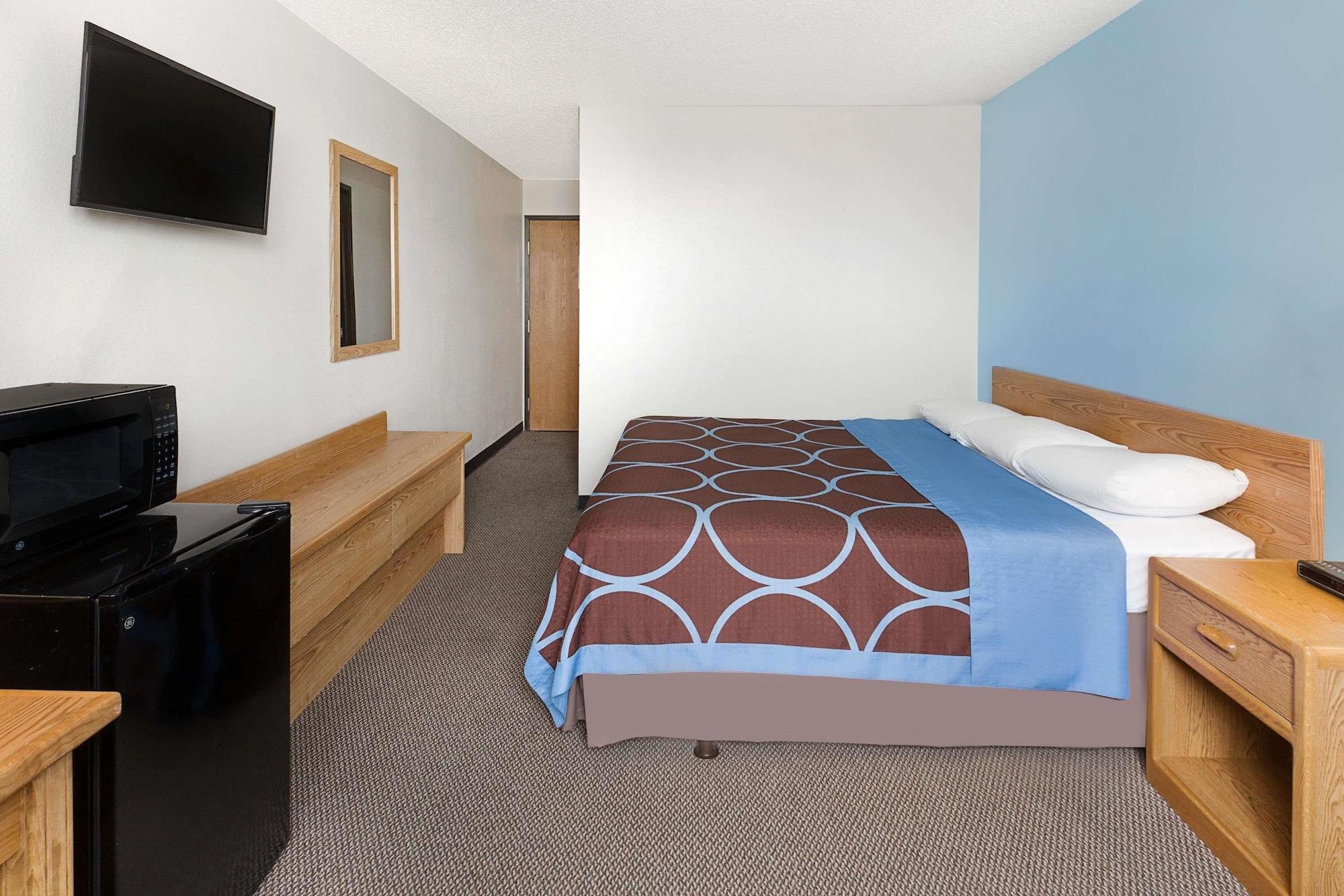 Hotel Super 8 By Wyndham Clinton Exterior foto