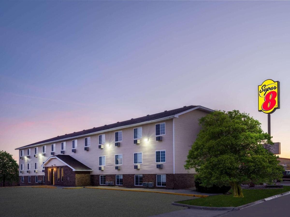 Hotel Super 8 By Wyndham Clinton Exterior foto