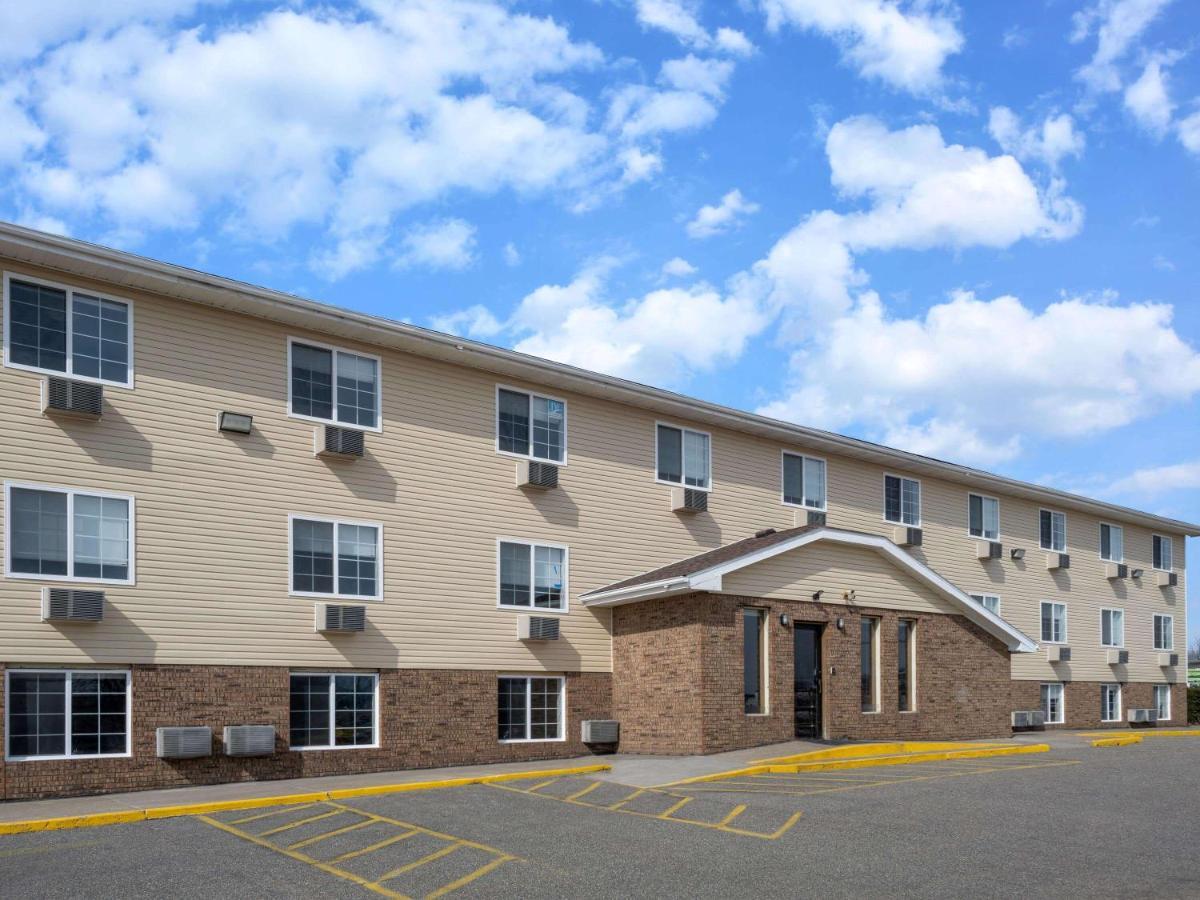 Hotel Super 8 By Wyndham Clinton Exterior foto